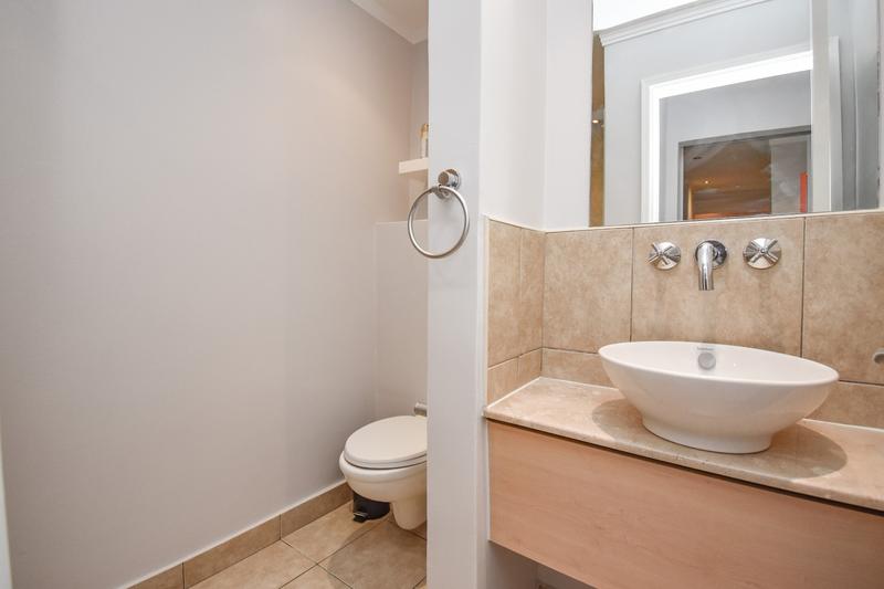 To Let 2 Bedroom Property for Rent in Sandhurst Gauteng