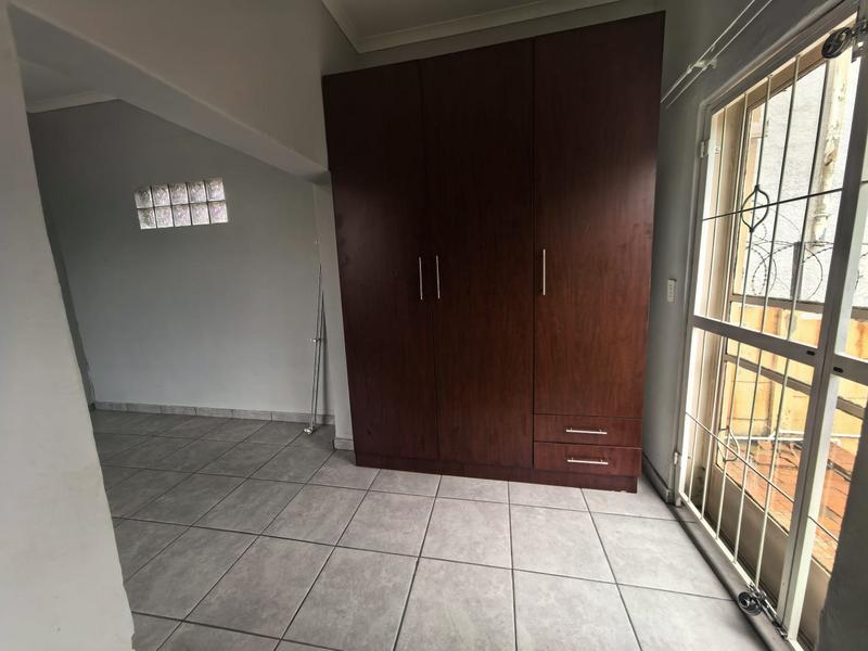 To Let 1 Bedroom Property for Rent in Edenvale Gauteng