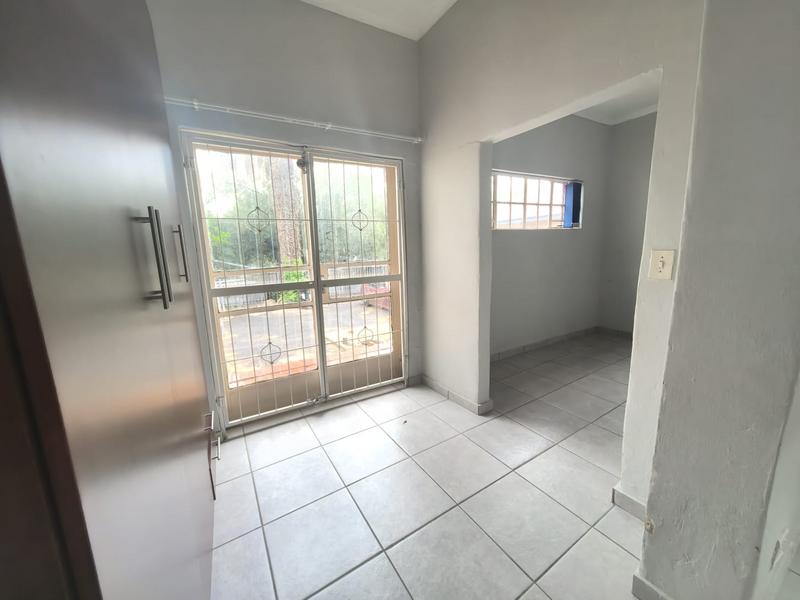 To Let 1 Bedroom Property for Rent in Edenvale Gauteng