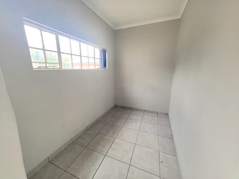To Let 1 Bedroom Property for Rent in Edenvale Gauteng
