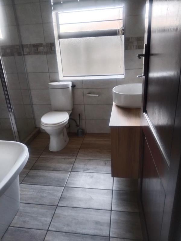 To Let 4 Bedroom Property for Rent in Sunnyridge Gauteng