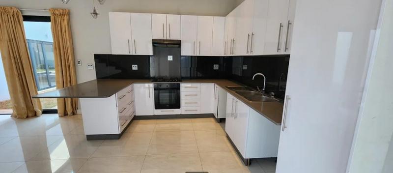 2 Bedroom Property for Sale in Waterfall Gauteng