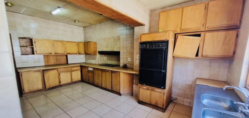 7 Bedroom Property for Sale in Kensington Gauteng
