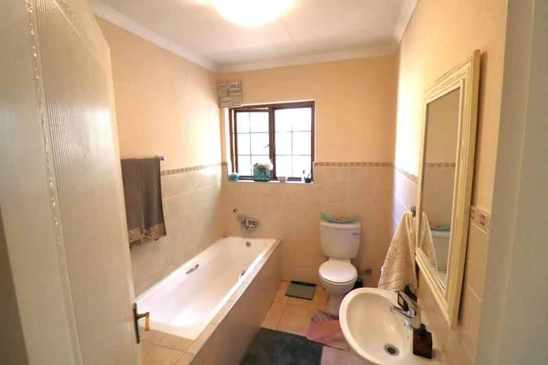 3 Bedroom Property for Sale in Waterford Estates Gauteng