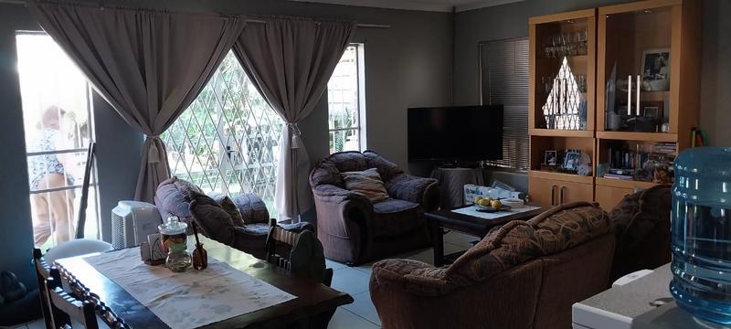 2 Bedroom Property for Sale in Bardene Gauteng