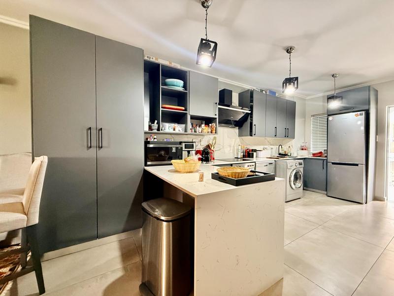 To Let 2 Bedroom Property for Rent in Hurlingham Gauteng