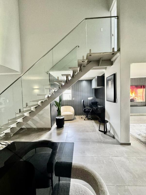 To Let 2 Bedroom Property for Rent in Hurlingham Gauteng