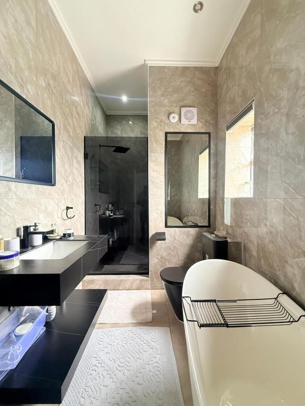 To Let 2 Bedroom Property for Rent in Hurlingham Gauteng