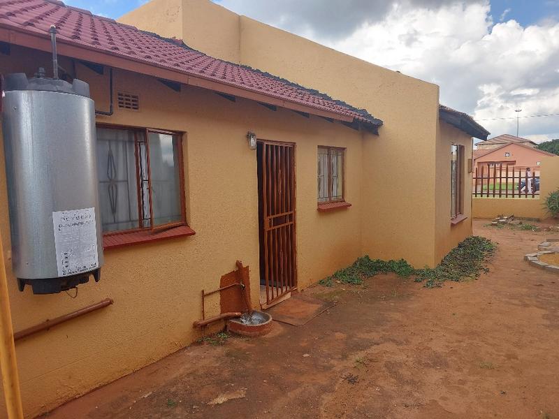 2 Bedroom Property for Sale in Vosloorus Gauteng