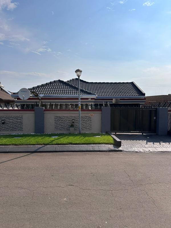 3 Bedroom Property for Sale in Dawn Park Gauteng