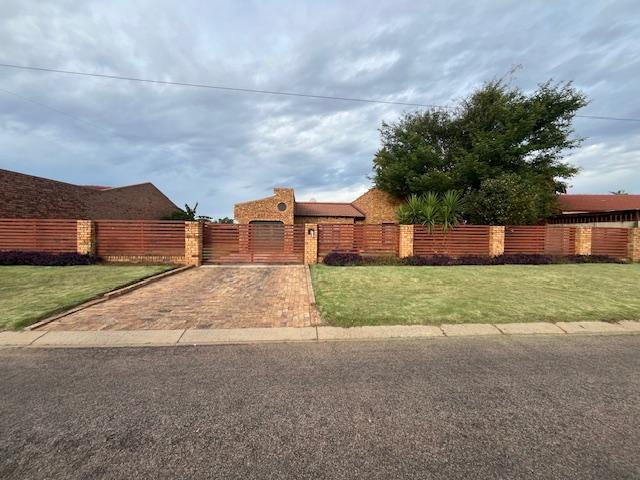 3 Bedroom Property for Sale in Windmill Park Gauteng