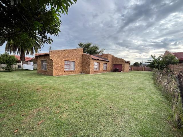 3 Bedroom Property for Sale in Windmill Park Gauteng