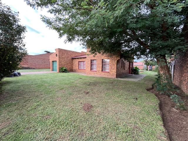 3 Bedroom Property for Sale in Windmill Park Gauteng