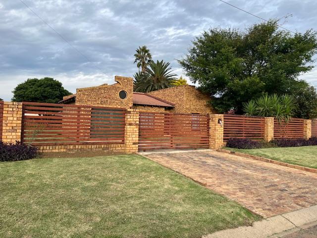 3 Bedroom Property for Sale in Windmill Park Gauteng