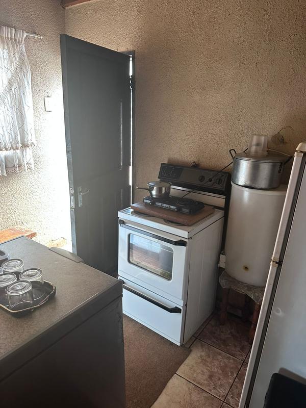 2 Bedroom Property for Sale in Zonkezizwe Gauteng