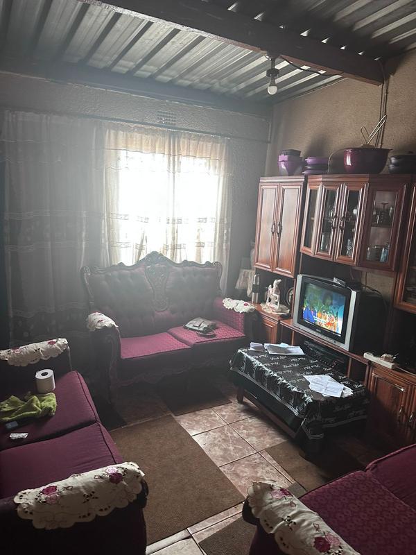 2 Bedroom Property for Sale in Zonkezizwe Gauteng