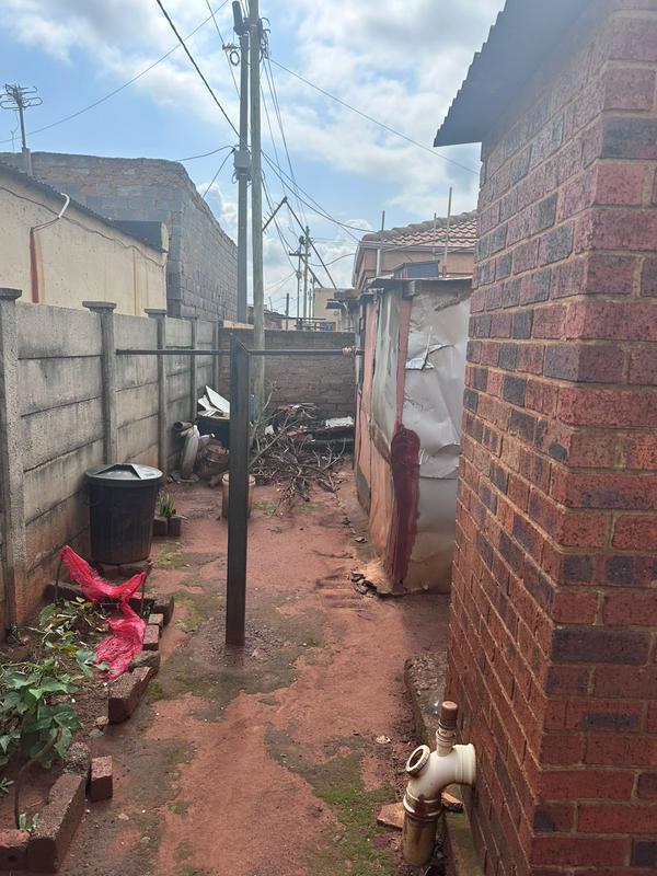 2 Bedroom Property for Sale in Zonkezizwe Gauteng
