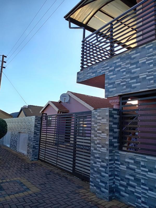 10 Bedroom Property for Sale in Protea Glen Gauteng