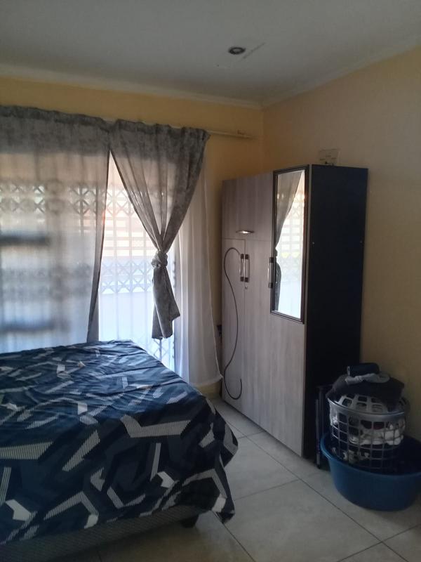 10 Bedroom Property for Sale in Protea Glen Gauteng