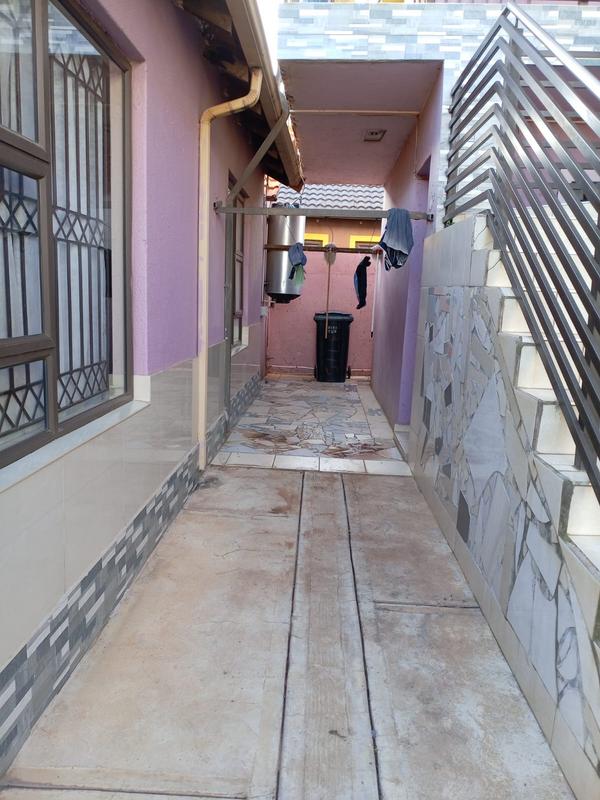 10 Bedroom Property for Sale in Protea Glen Gauteng