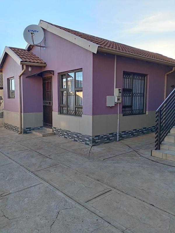 10 Bedroom Property for Sale in Protea Glen Gauteng