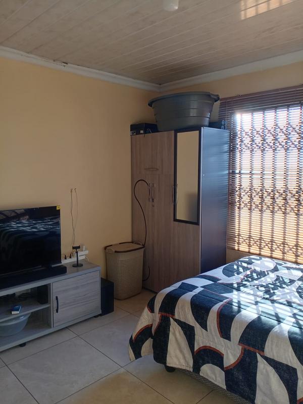 10 Bedroom Property for Sale in Protea Glen Gauteng