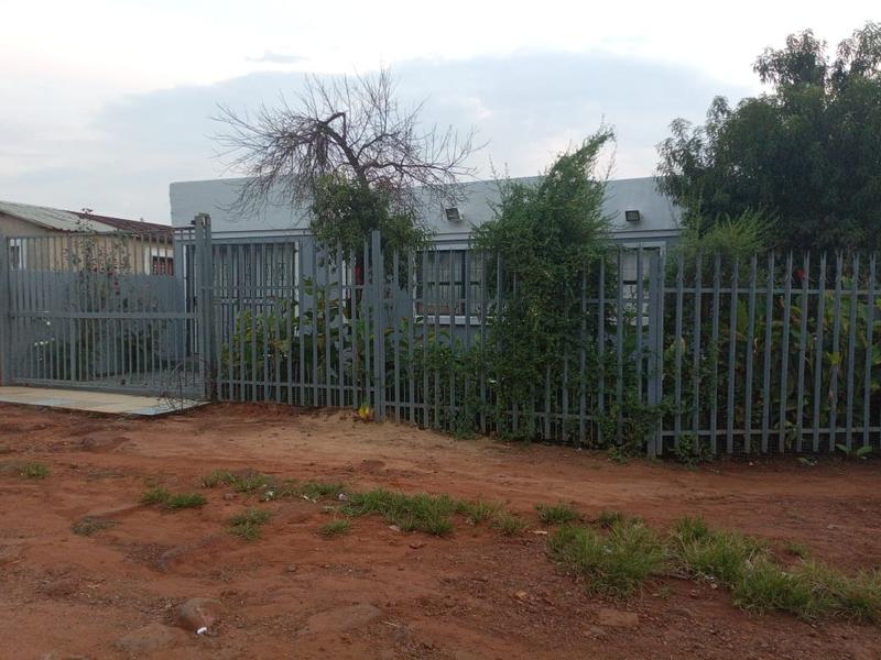 2 Bedroom Property for Sale in Zonkezizwe Gauteng
