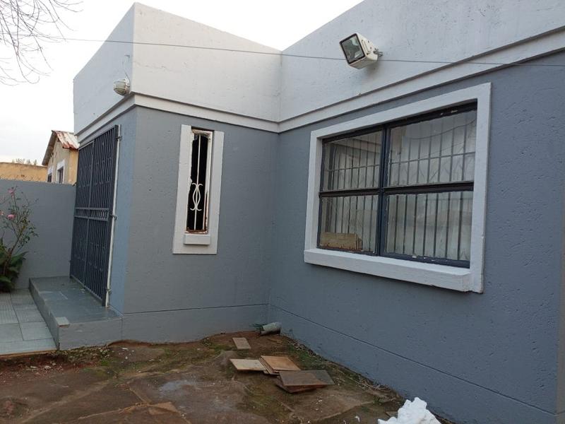 2 Bedroom Property for Sale in Zonkezizwe Gauteng