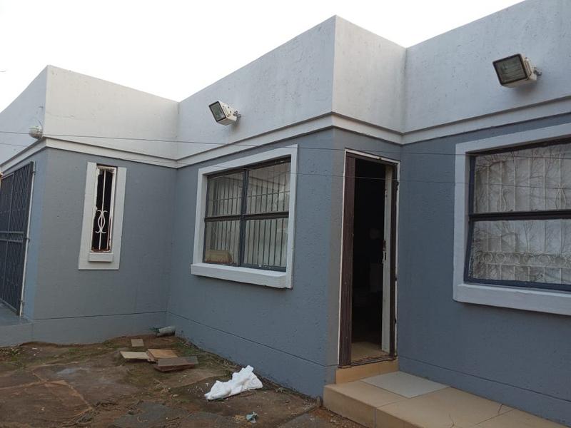 2 Bedroom Property for Sale in Zonkezizwe Gauteng