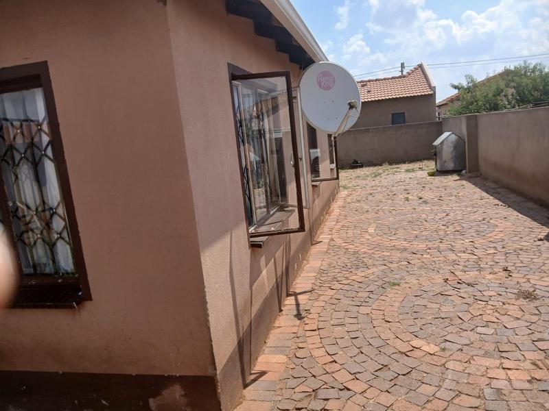 3 Bedroom Property for Sale in Protea Glen Gauteng