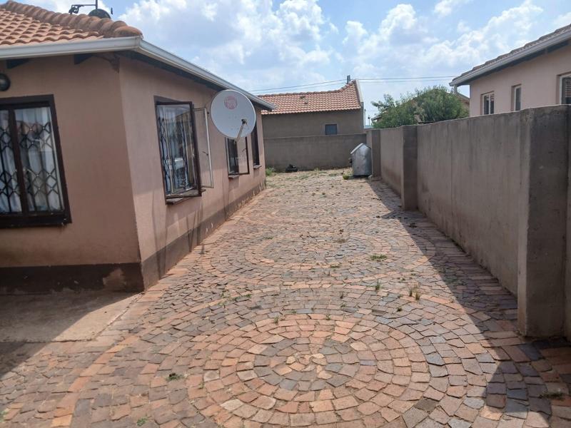3 Bedroom Property for Sale in Protea Glen Gauteng