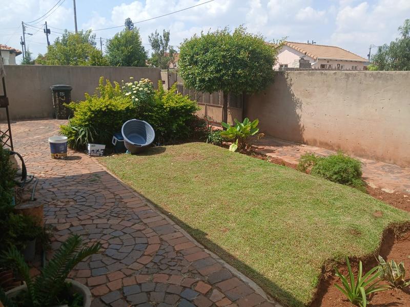 3 Bedroom Property for Sale in Protea Glen Gauteng