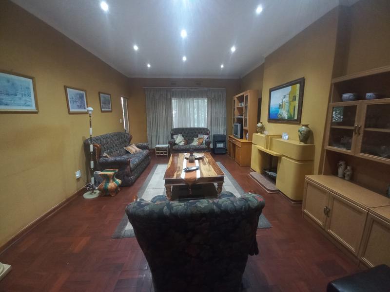 2 Bedroom Property for Sale in Cyrildene Gauteng