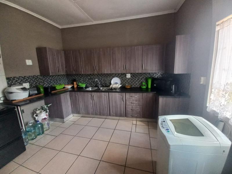 2 Bedroom Property for Sale in Cyrildene Gauteng