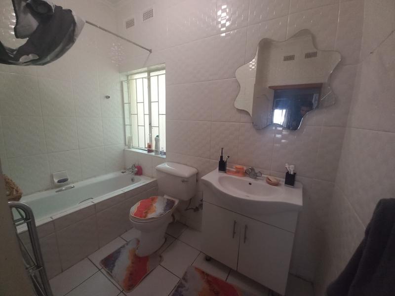 2 Bedroom Property for Sale in Cyrildene Gauteng