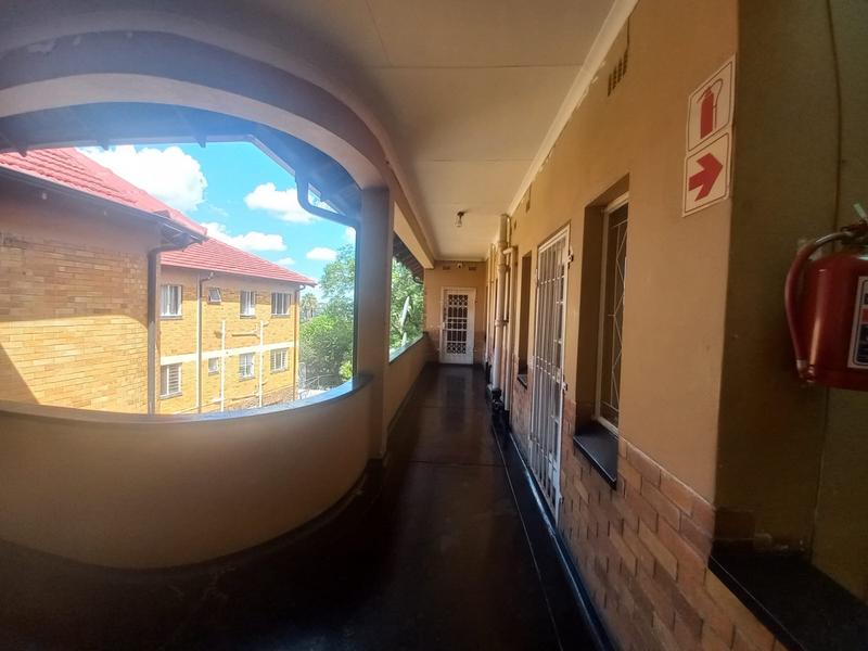 2 Bedroom Property for Sale in Cyrildene Gauteng