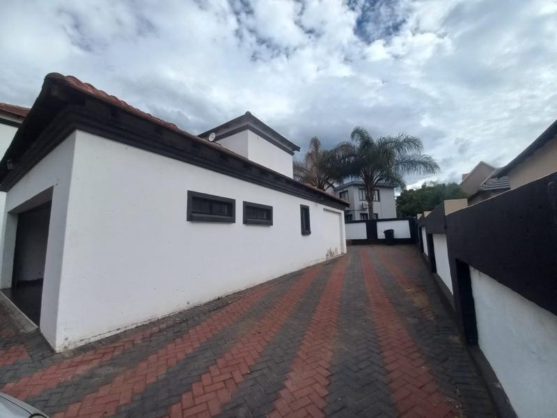 5 Bedroom Property for Sale in Valley View Estate Gauteng