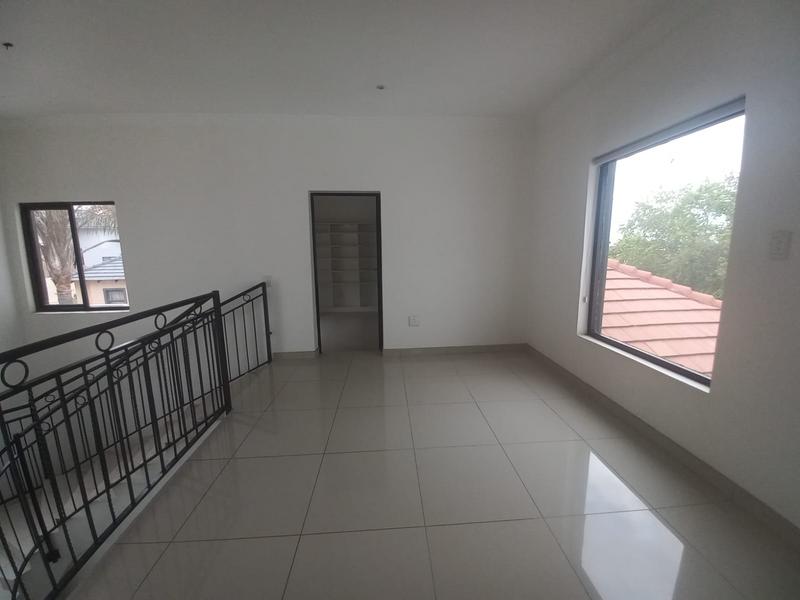 5 Bedroom Property for Sale in Valley View Estate Gauteng