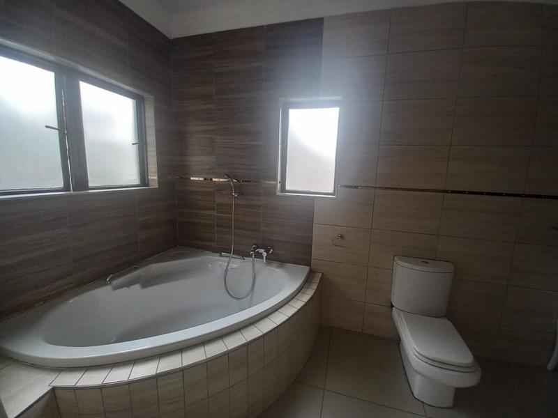 5 Bedroom Property for Sale in Valley View Estate Gauteng