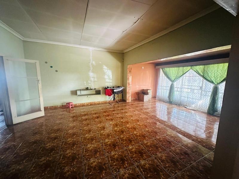 5 Bedroom Property for Sale in Delville Gauteng