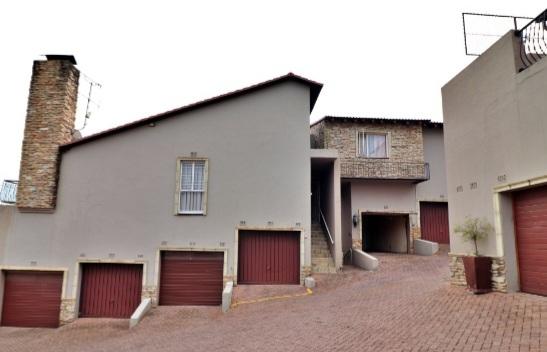 3 Bedroom Property for Sale in Sunnyrock Gauteng
