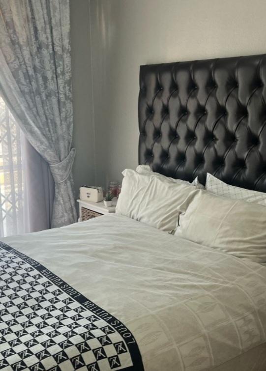 3 Bedroom Property for Sale in Sunnyrock Gauteng