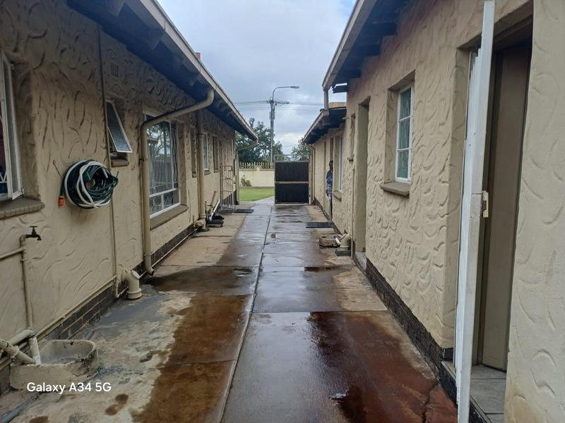 6 Bedroom Property for Sale in Tedstoneville Gauteng