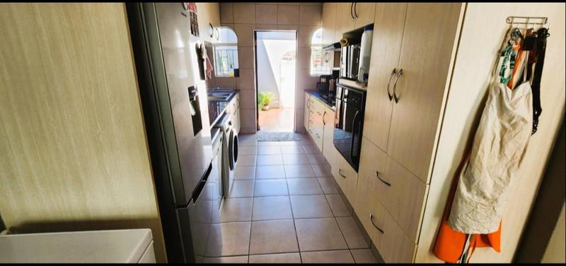 2 Bedroom Property for Sale in Glen Marais Gauteng
