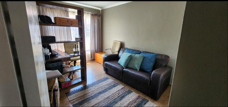 2 Bedroom Property for Sale in Glen Marais Gauteng