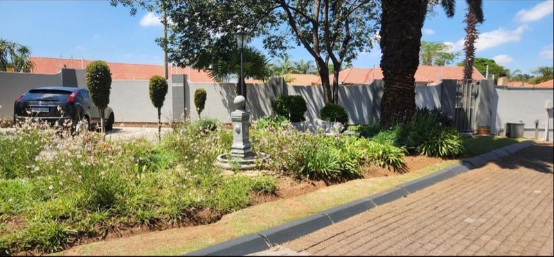 2 Bedroom Property for Sale in Glen Marais Gauteng