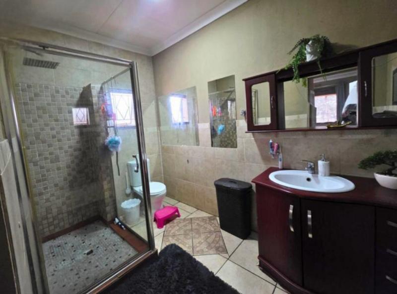 3 Bedroom Property for Sale in Glen Marais Gauteng