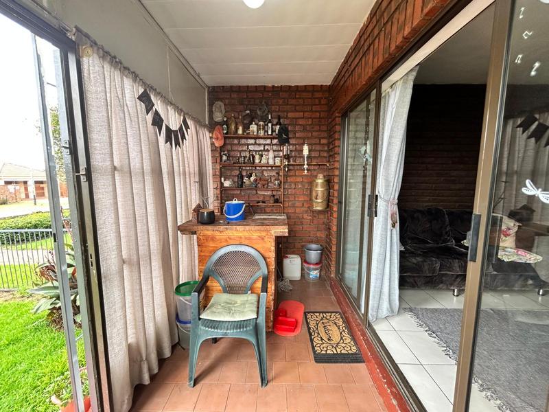 2 Bedroom Property for Sale in Dunnottar Gauteng