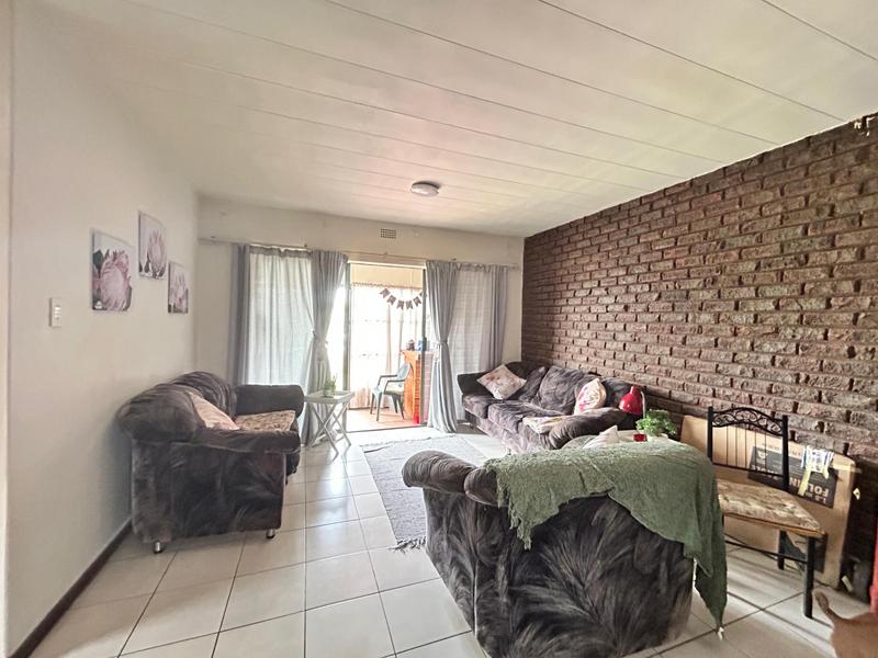 2 Bedroom Property for Sale in Dunnottar Gauteng