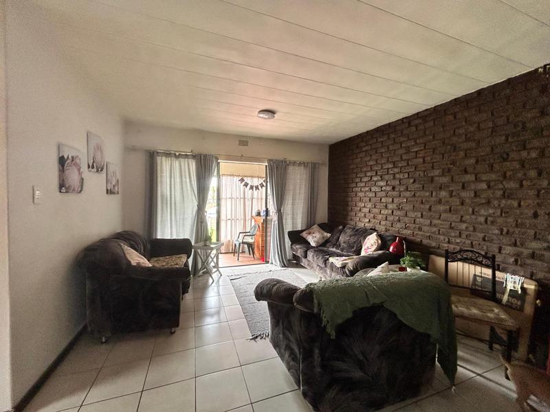 2 Bedroom Property for Sale in Dunnottar Gauteng